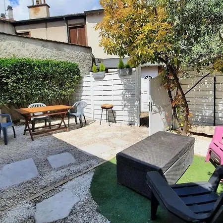 Petite Maison Centre Ville Avec Jardin Prive